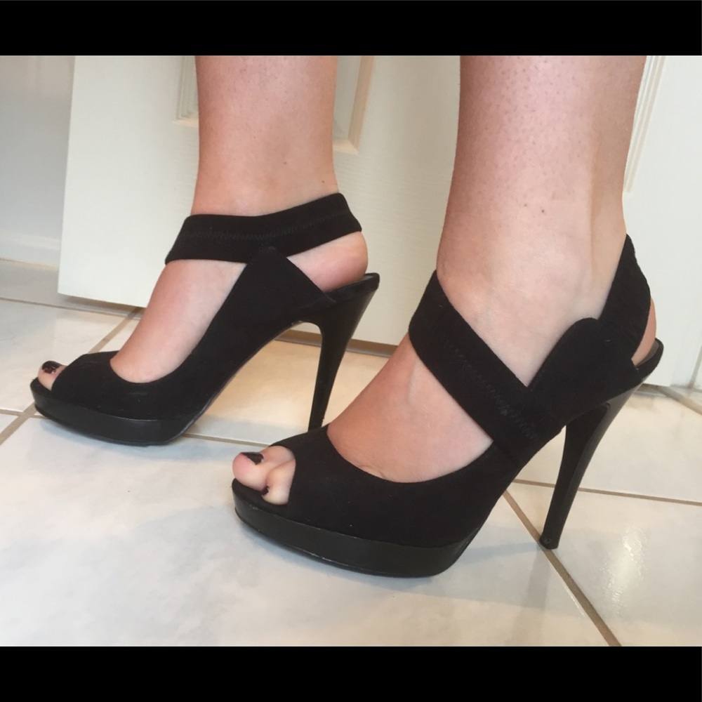 Black strapped heals size 8